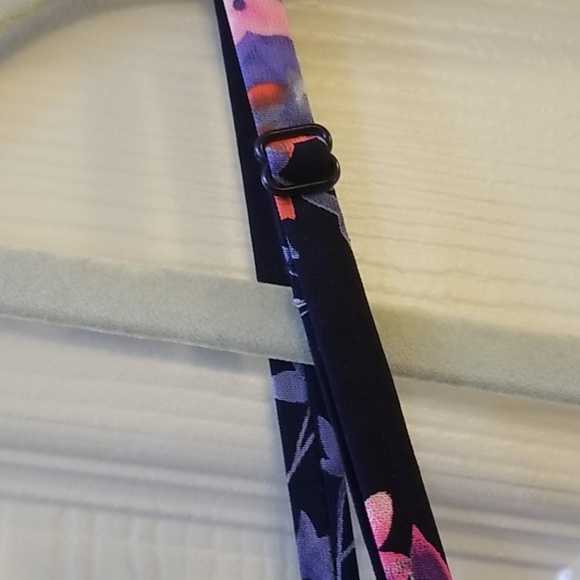 Floral Sleeveless Top - Picture 4 of 4